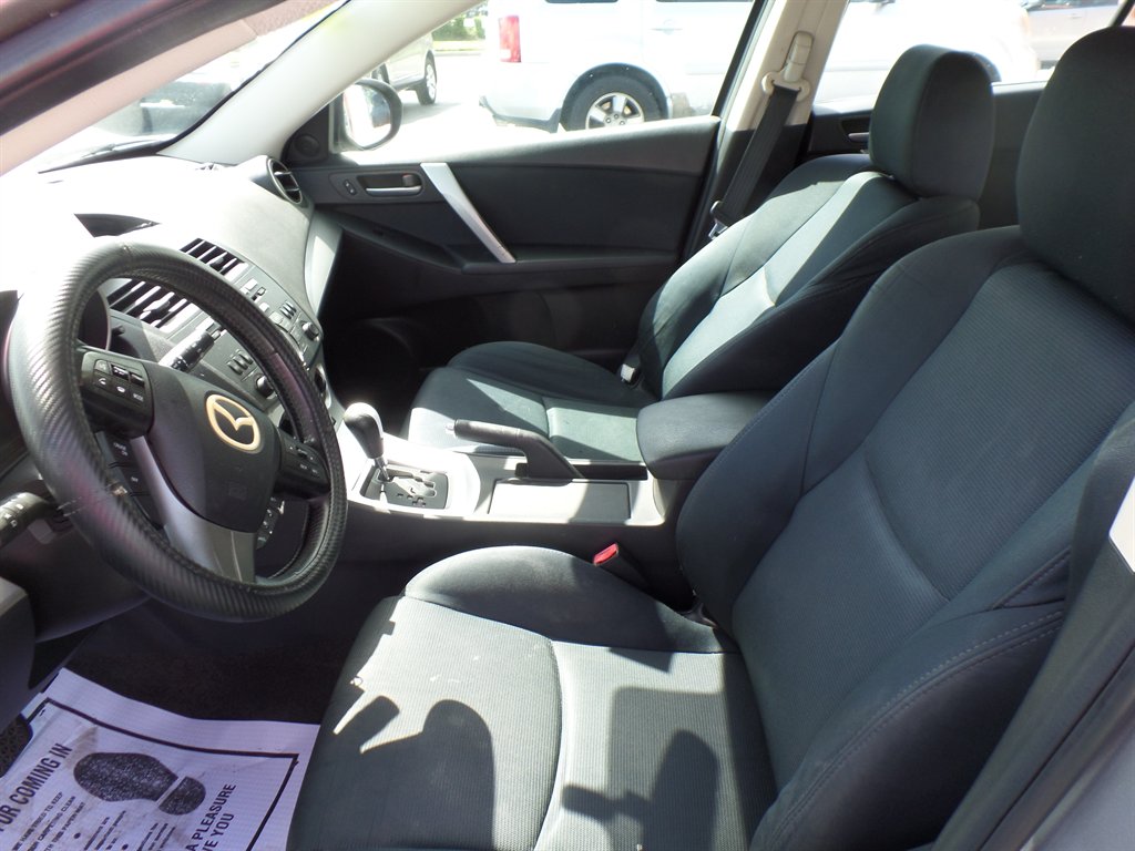 Mazda Mazda3 photo 9