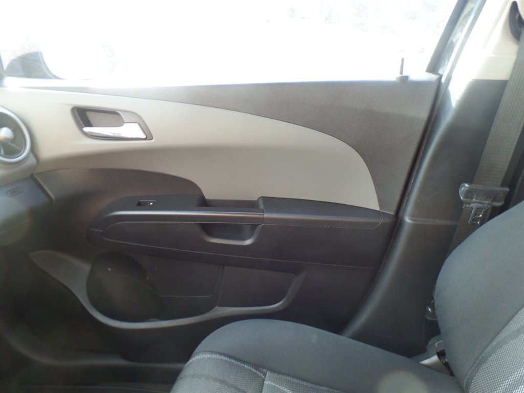 2015 Chevrolet Sonic LT - Photo 11