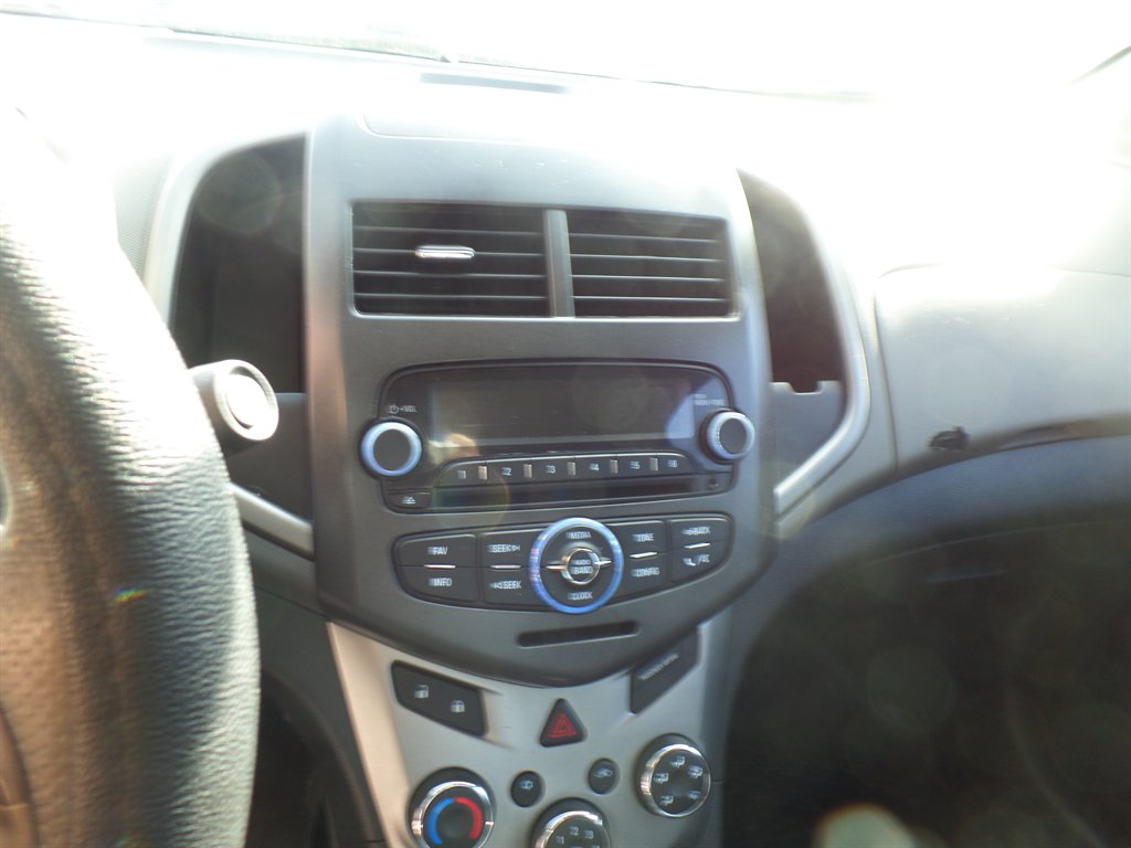 2015 Chevrolet Sonic LT - Photo 12