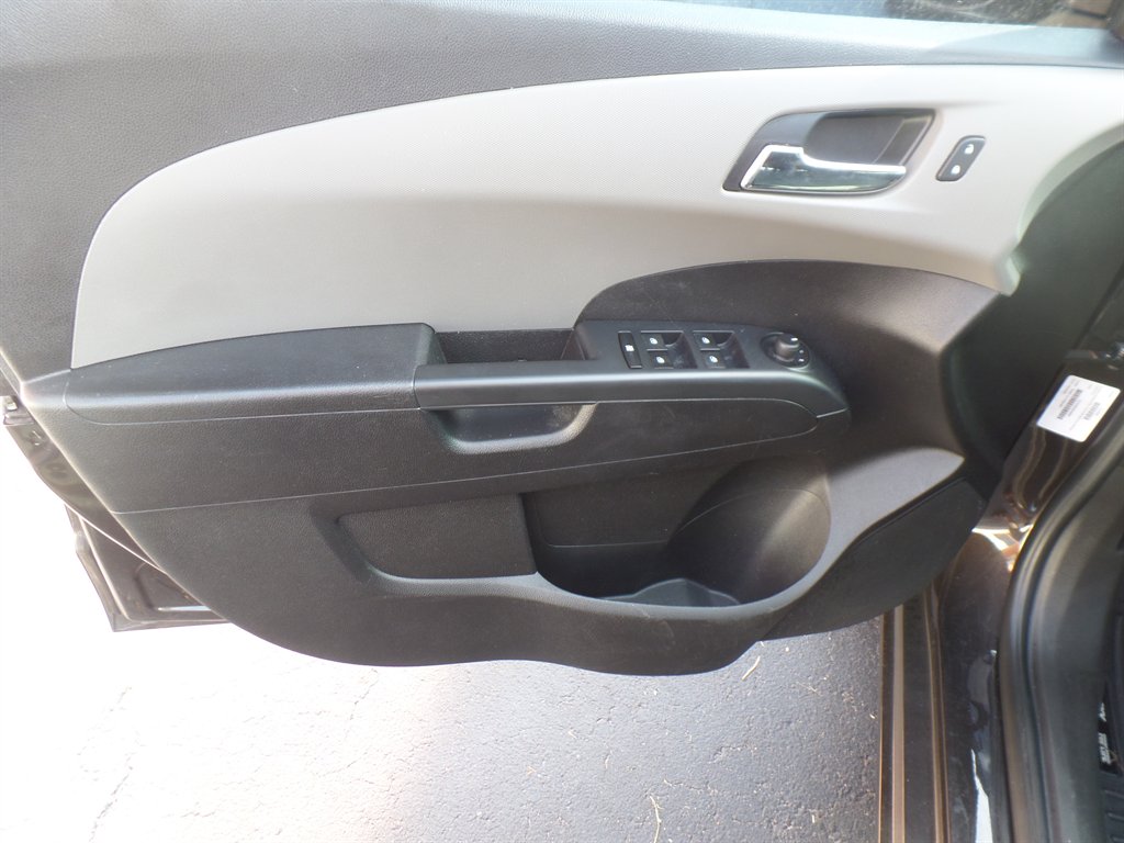 2015 Chevrolet Sonic LT - Photo 14