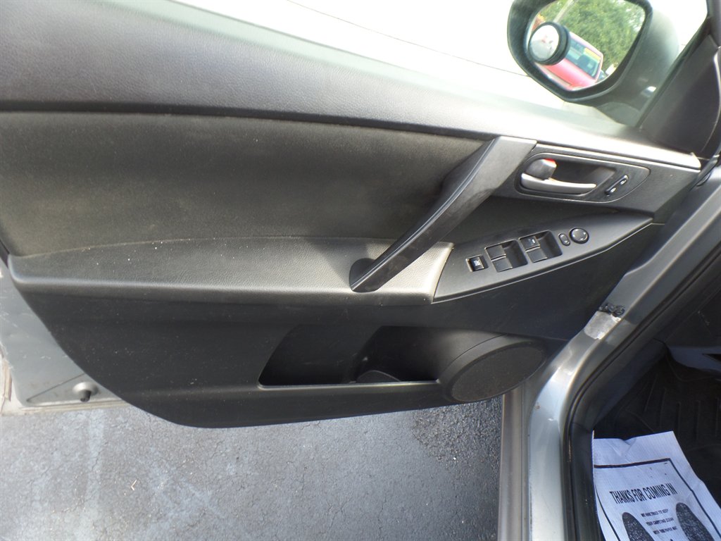 Mazda Mazda3 photo 13