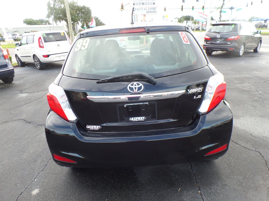 Toyota Yaris photo 3