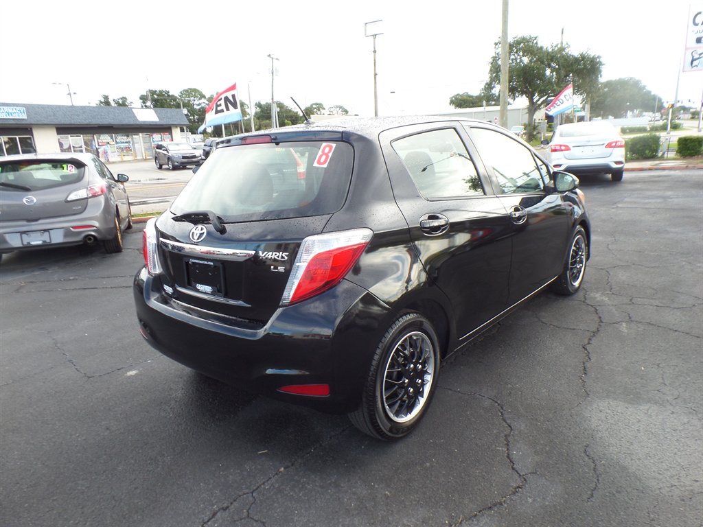 Toyota Yaris photo 2
