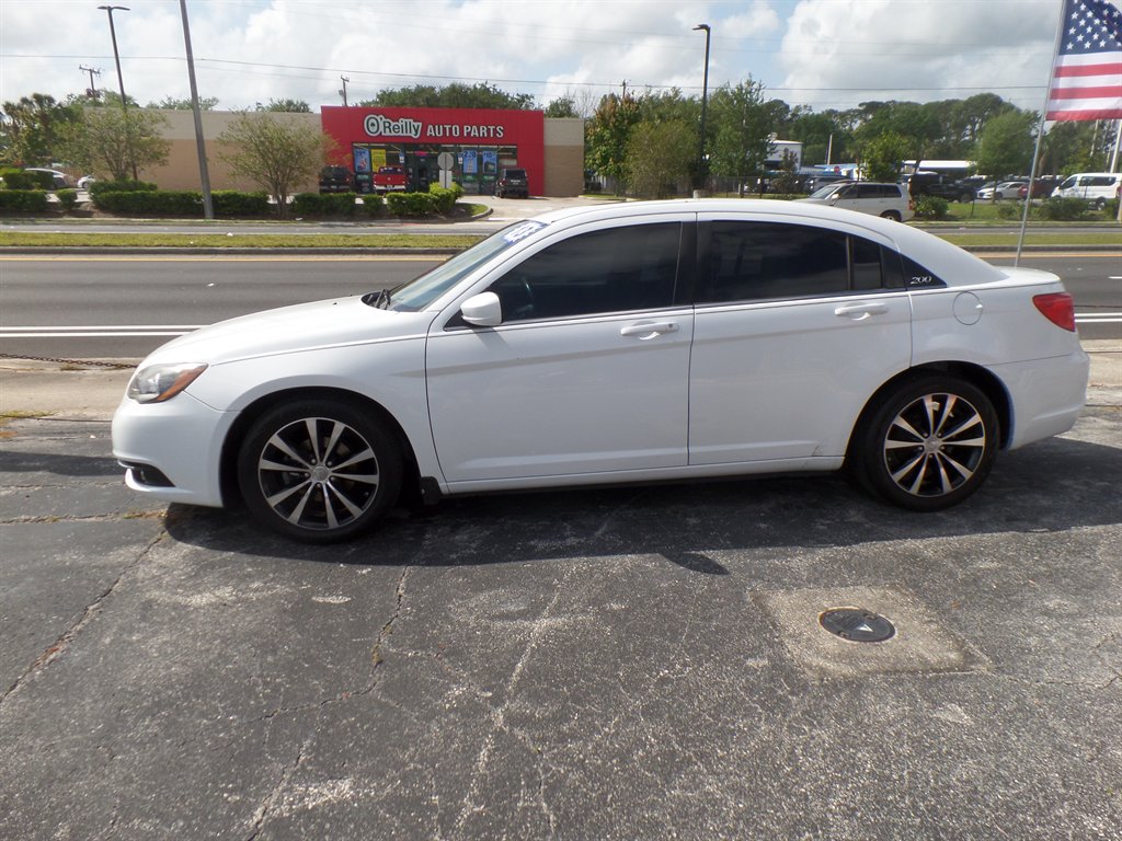 2013 Chrysler 200 Limited