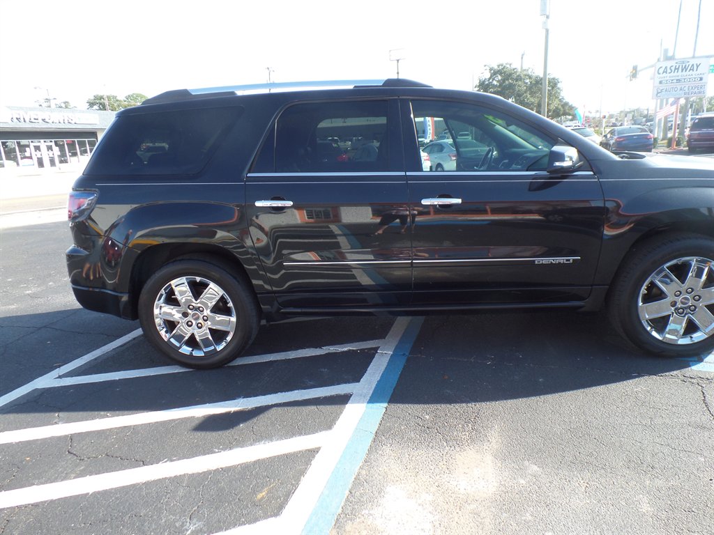 2013 GMC Acadia Denali's photo